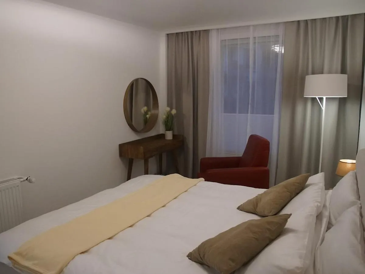 2-Room Apartment With Balcony View Of Aussenalster Hamburgo